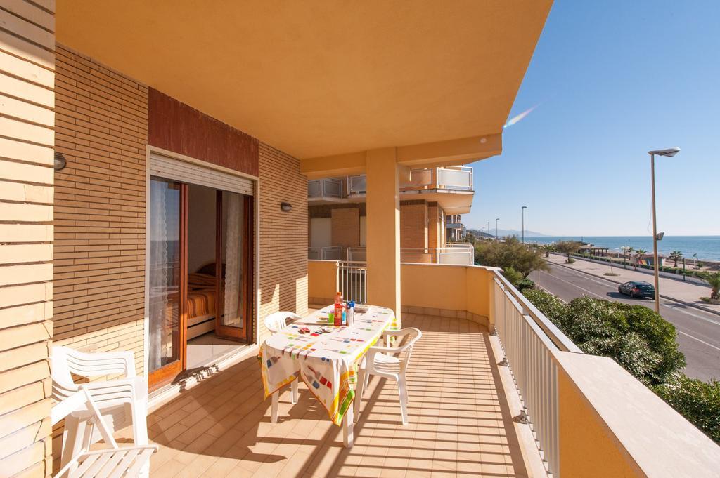 Il Mare In Giardino Apartamento Scauri  Exterior foto